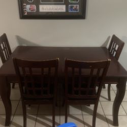 Table With 4 Chairs 
