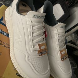 Men’s 11.5 Sketchers Shoes