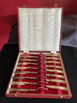 HARRODS LONDON SET OF 16 FORK & KNIFE SET - G. H. Silversmiths Horn Handle 1960s