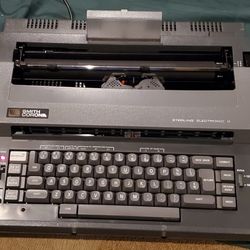 HTF Smith-Corona Sterling Electronic 2 Typewriter Erase Words Backspace Works!