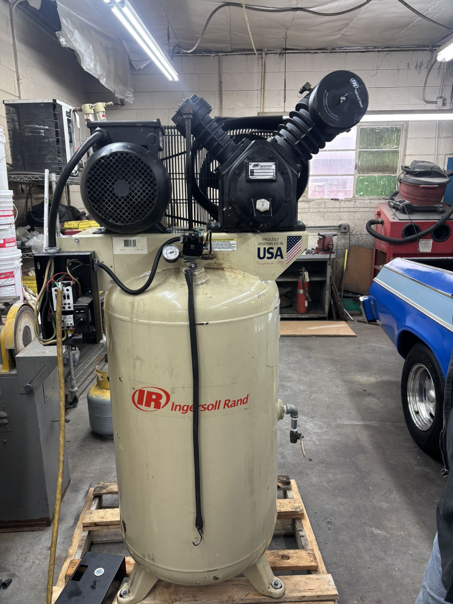 7 .5 Hp 220 Single Phase Ingersoll Rand Air Compressor For Sale