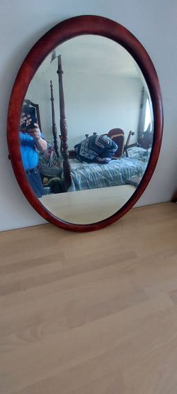 Nice oval mirrow with wppd frame