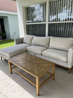 Patio Furniture (cushions Stored Inside)
