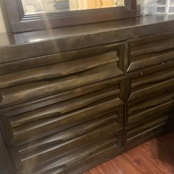 Eight Drawers Chest 