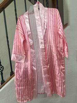 New robe size S color pink