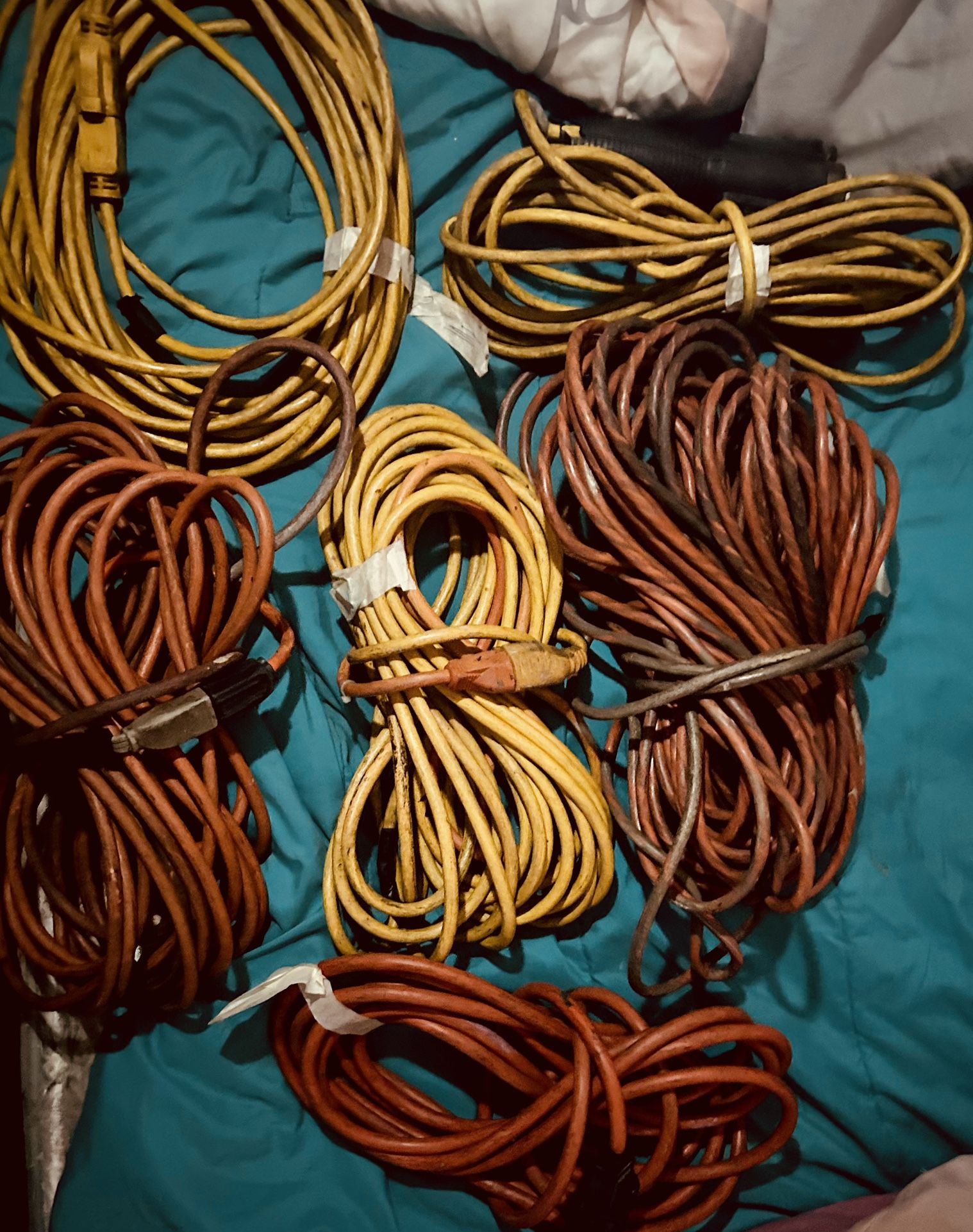 6 Heavy-Duty Professional Extension Cords, (Varying In Size 20-75 Foot!) All in great condition!!!