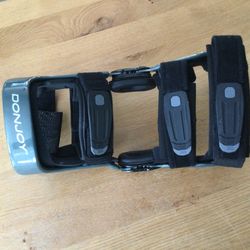 DONJOY KNEE BRACE