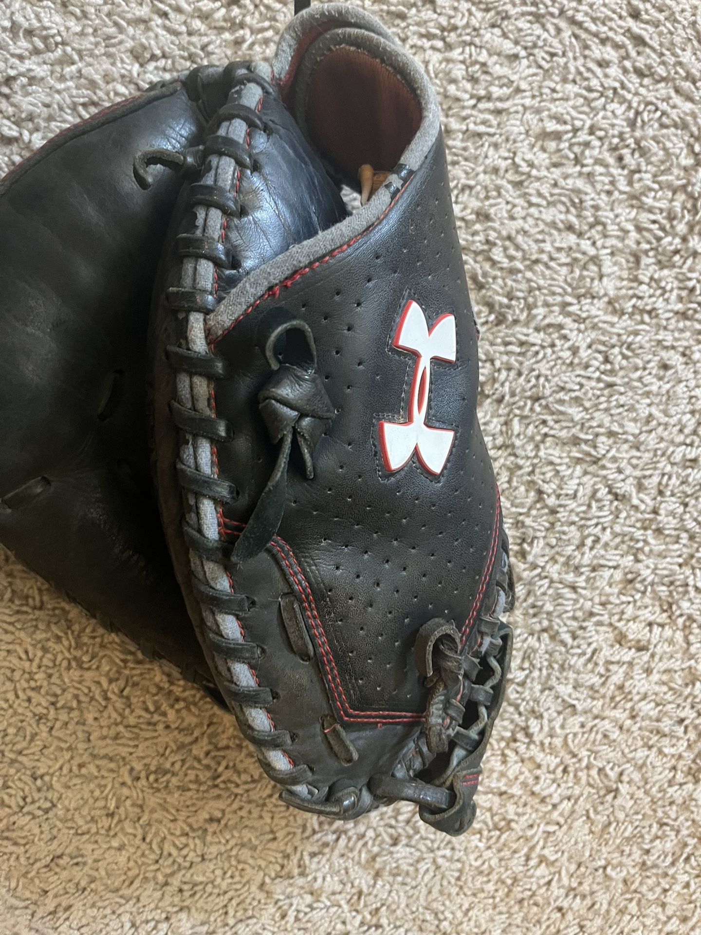 Under Armour Deception 31.5" Youth Catcher's Mitt