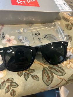 Ray-Ban Wayfarer Sunglasses Black
