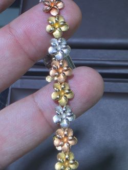 14kt Tri-Color Flower Bracelet. SIZE 6. ASK FOR RYAN.