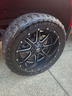 22 inch Fuel wheels and Toyo MT tires