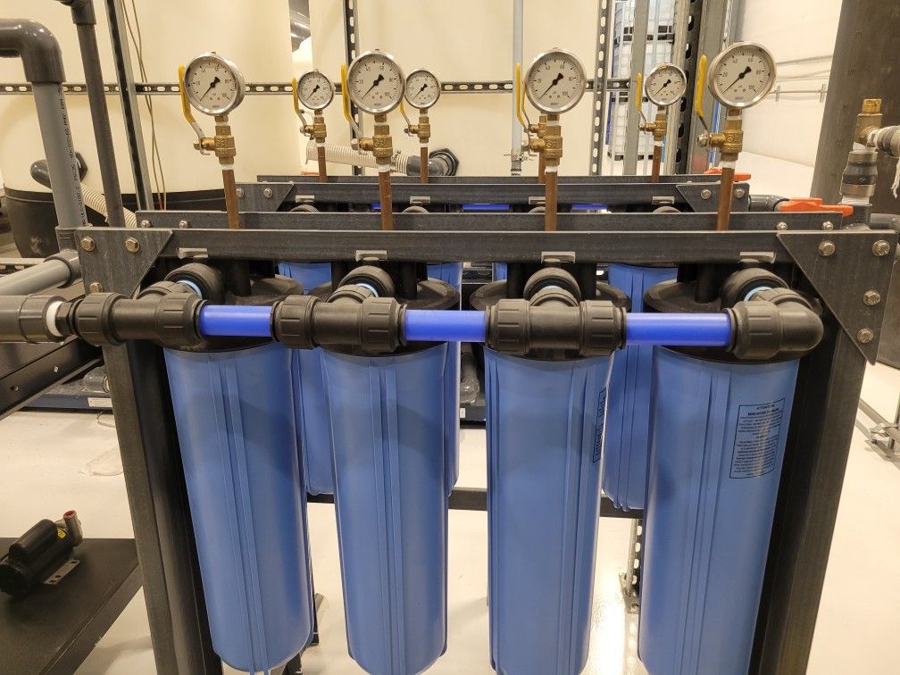 Complete multi stage water filtration system. Rivers osmosis, Deionized