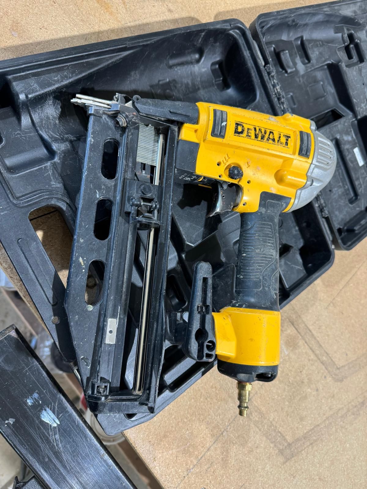 Dewalt 16g Finish Nailer