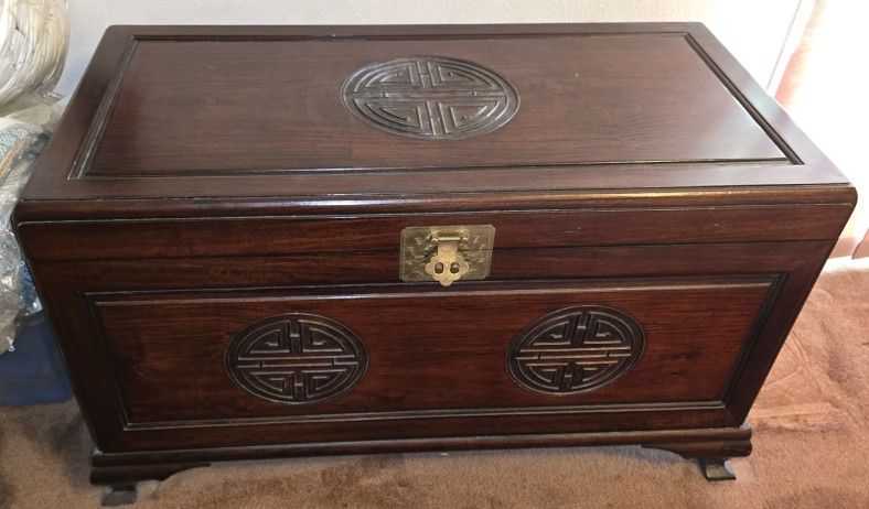 Gorgeous antique Chinese Trunk