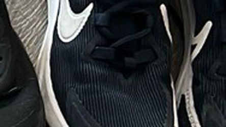 Nike Star Runner Black Red Left