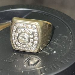 14k gold ring with quality diamonds 