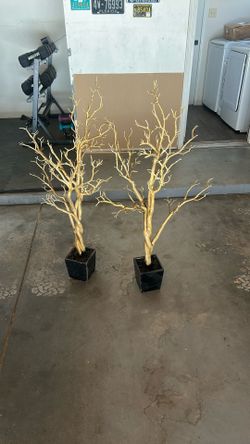 2 Face Tree Branch Decorations