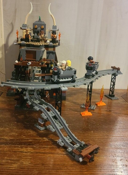 Lego indiana jones 7199 hotsell