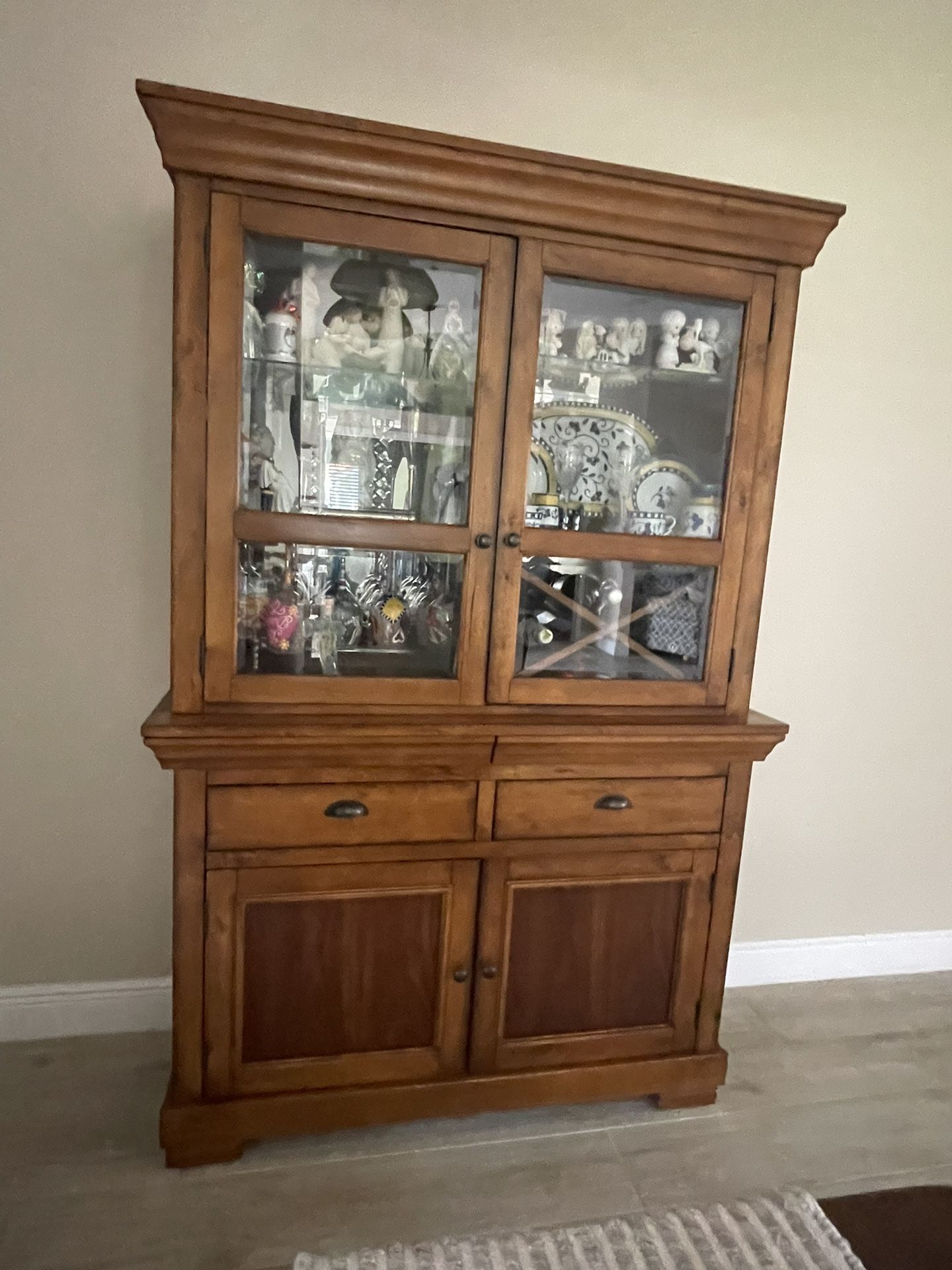China/Bar Cabinet