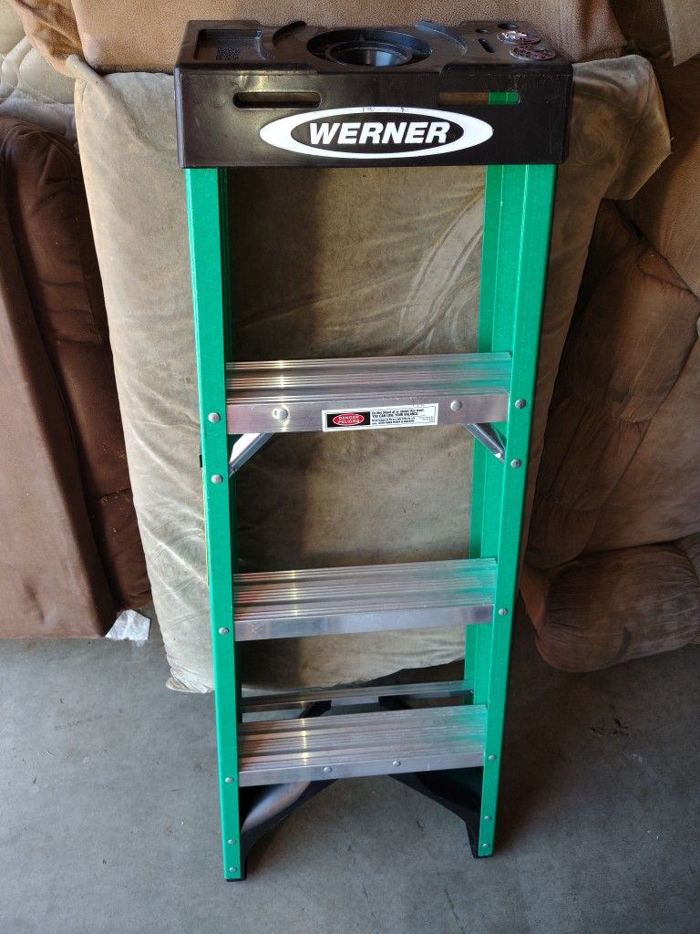 Werner 4 Foot Ladder 225 Pounds Rated