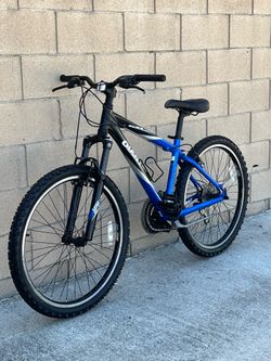 Giant  Boulder Se mountain bike