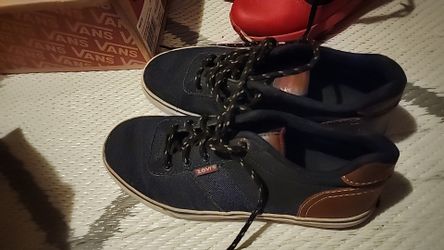 Levi's size 4y boys shoes