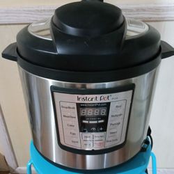 Six Quart Instant Pot  Instapot