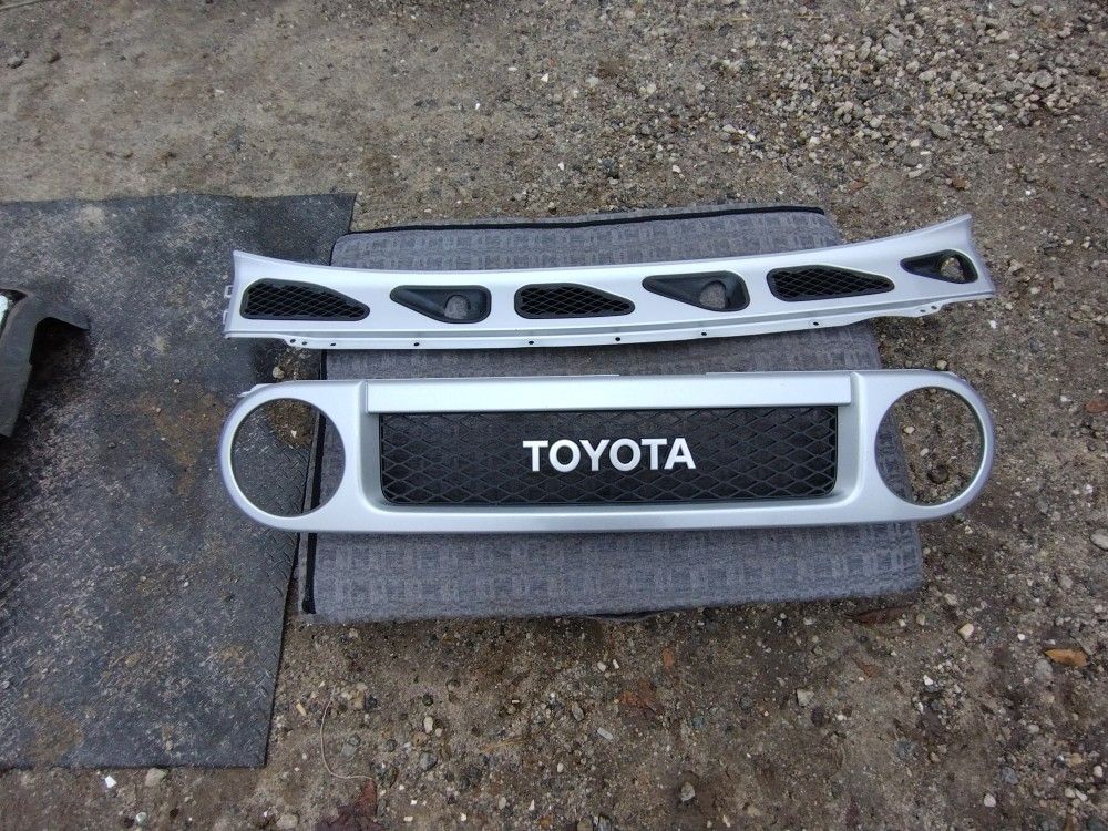 2008 To 2014 Toyota FJ Grill And Front Cow Piece