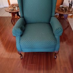 Blue/Green Recliners : Cherry  Tables