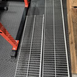 Ventilated wire shelf