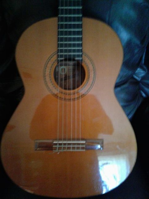 Admira Elvira Spanish guitar