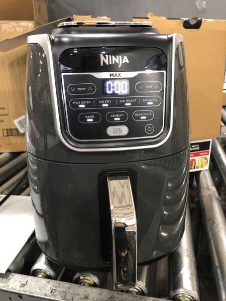 Ninja AF161 Max XL Air Fryer that Cooks, Crisps, Roasts, Bakes, Reheats and  Dehydrates, with 5.5 Quart Capacity, and a High Gloss Finish, Grey for Sale  in San Diego, CA - OfferUp