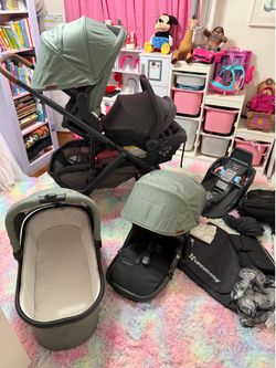 Uppababy vista v2 stroller. Double stroller