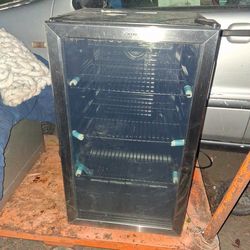 HOME Beverage Wine Refrigerator Cooler 3.2 cu ft. Model HME030065N