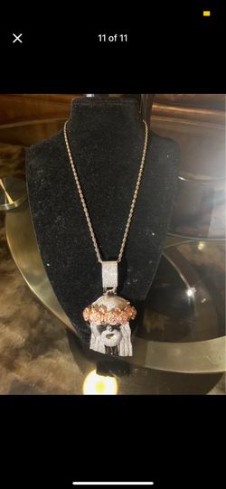 Beautiful heavy iced out two toned Jesus pendant with 22in rope chain
