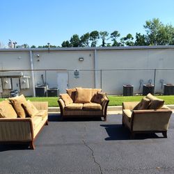 Rooms To Go 3 Piece Sofa Loveseat And Chair Free Delivery No Deposit Necessary 