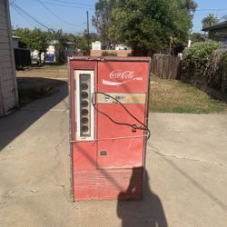 Vintage Coke a cola machine