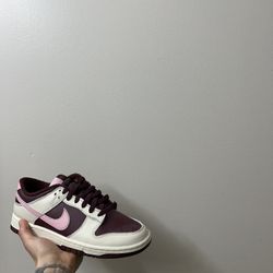 Nike Dunk Low Valentines Day (Size 8)