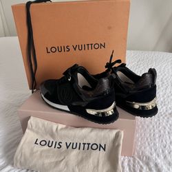 SNEAKER: Louis Vuitton 