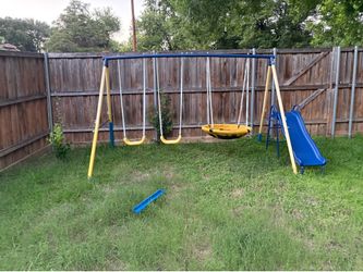 Children’s Swing set with Saucer