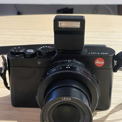 Leica D-LUX7 Compact Digital Camera Black