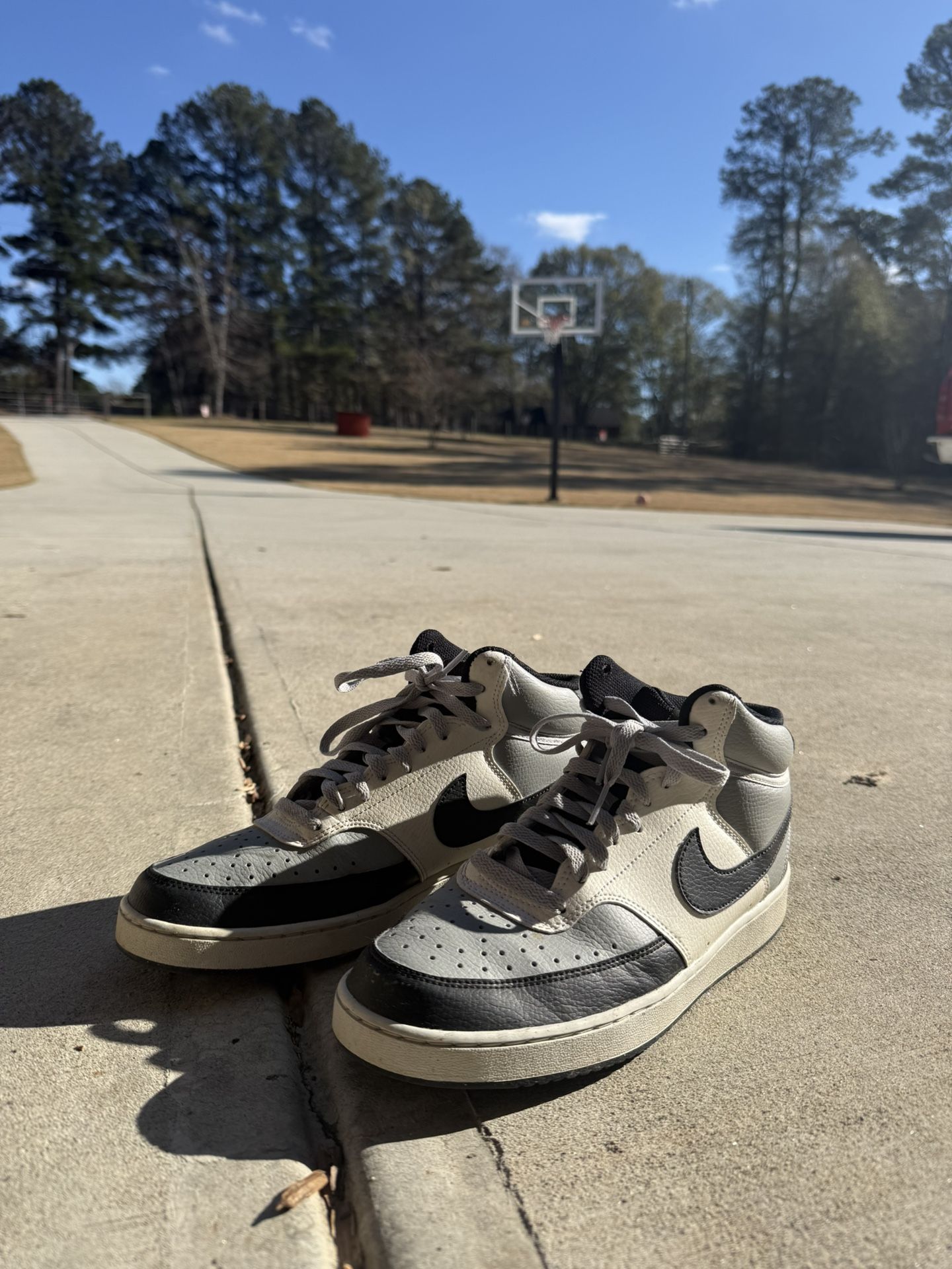 Nike Court Visions Men’s Mid Top Shoe 