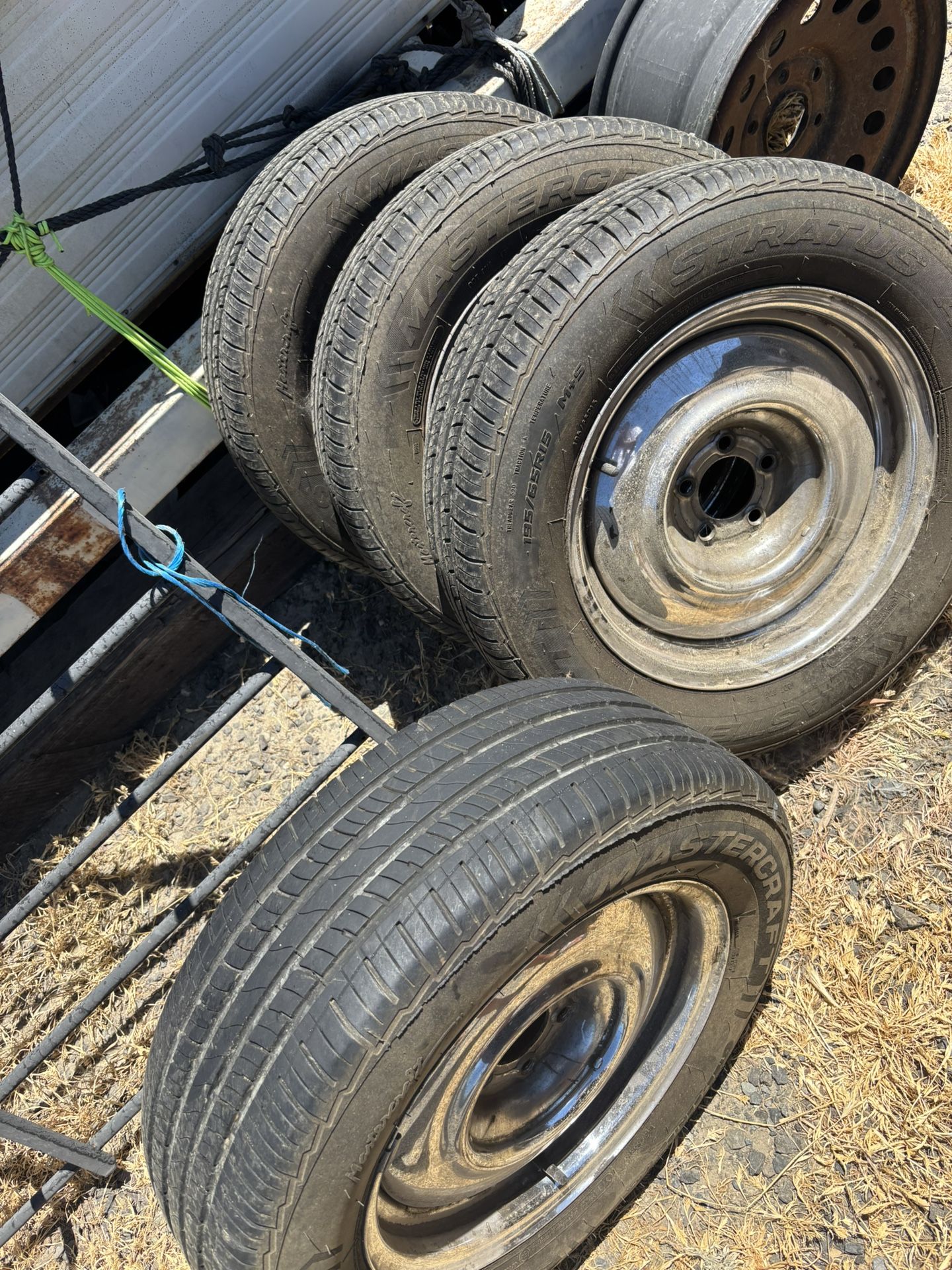 Stratus tires W Rims