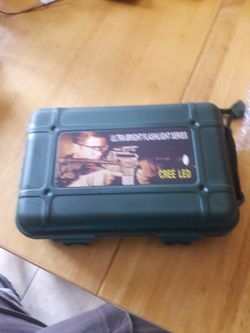 LED MILITARY FLASHLIGHT.
