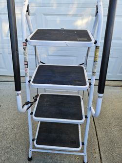 LADDER.   ESCALERA