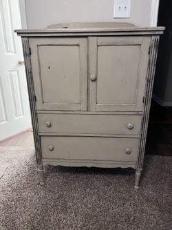 Dresser/ Cabinet