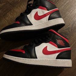 Jordan 1 Mid Red 