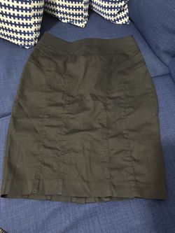 Black midi skirt with stretchy waistband. Size US6 #skirt