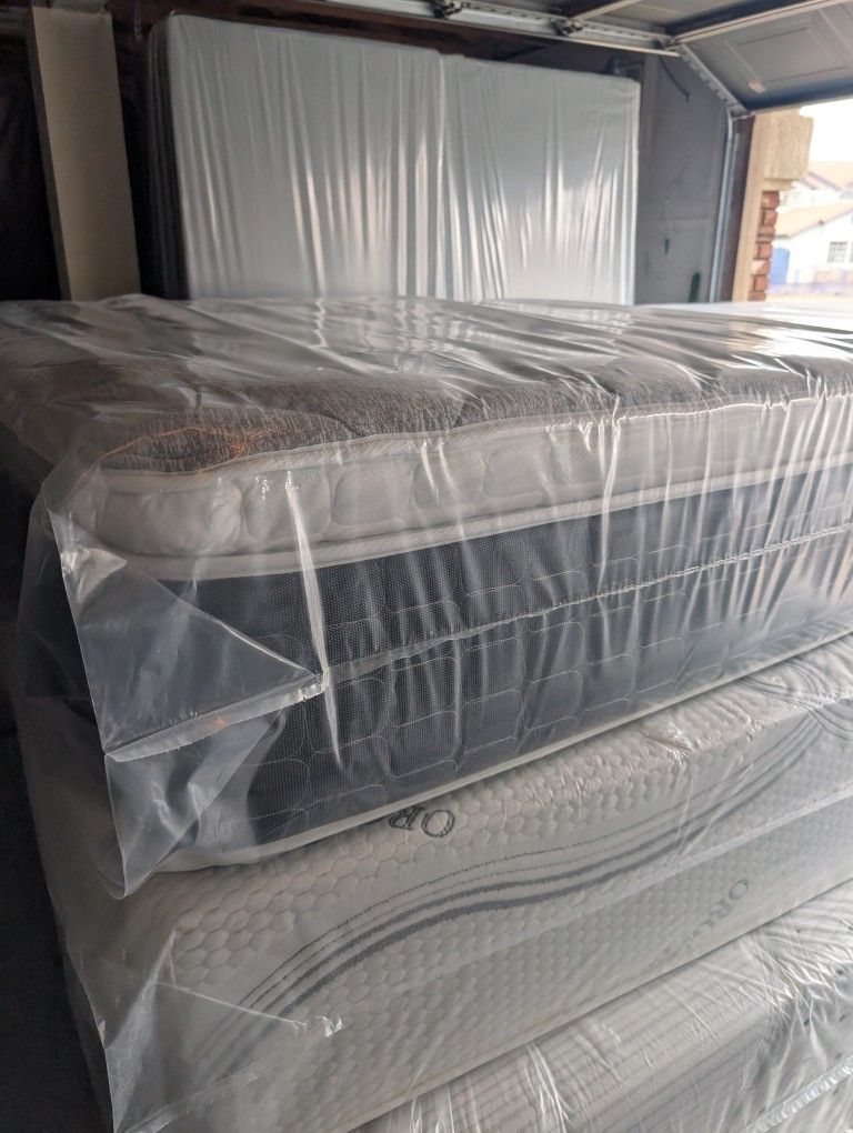 Queen Pillow Top Mattress 