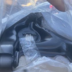 Front Passenger Side Lower Suspension Control Arm and Ball Joint Assembly For Chevy Cadillac GMC GM 